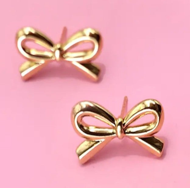 18k Free Bow Studs