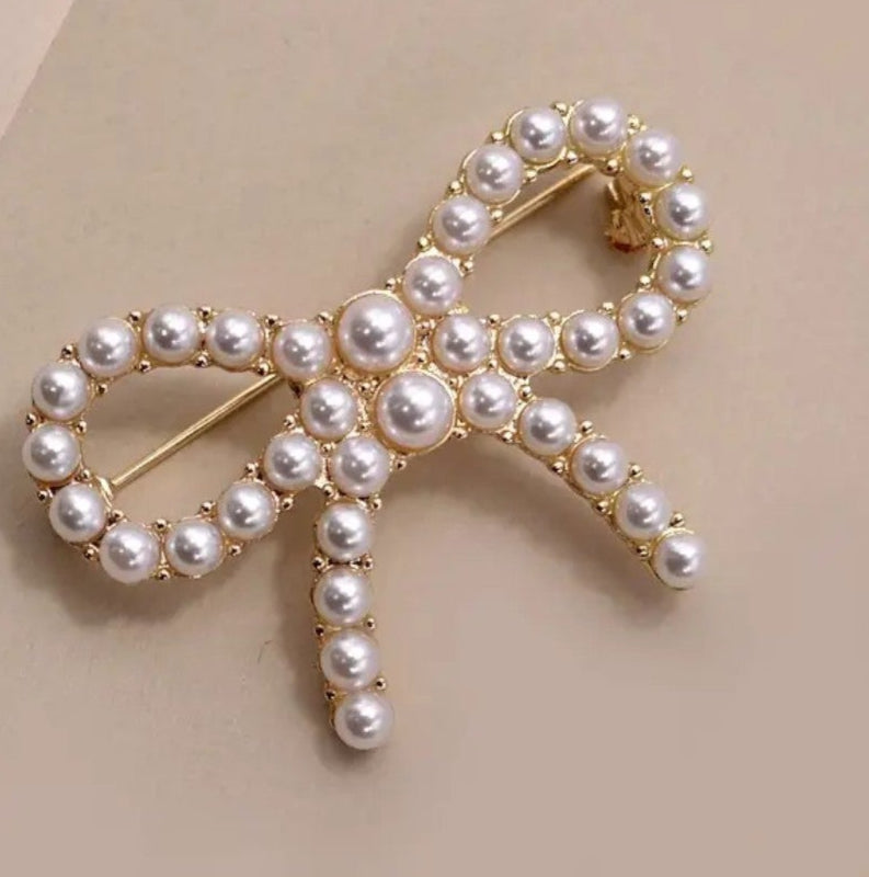 Classic Pearl Ribbon Brooch