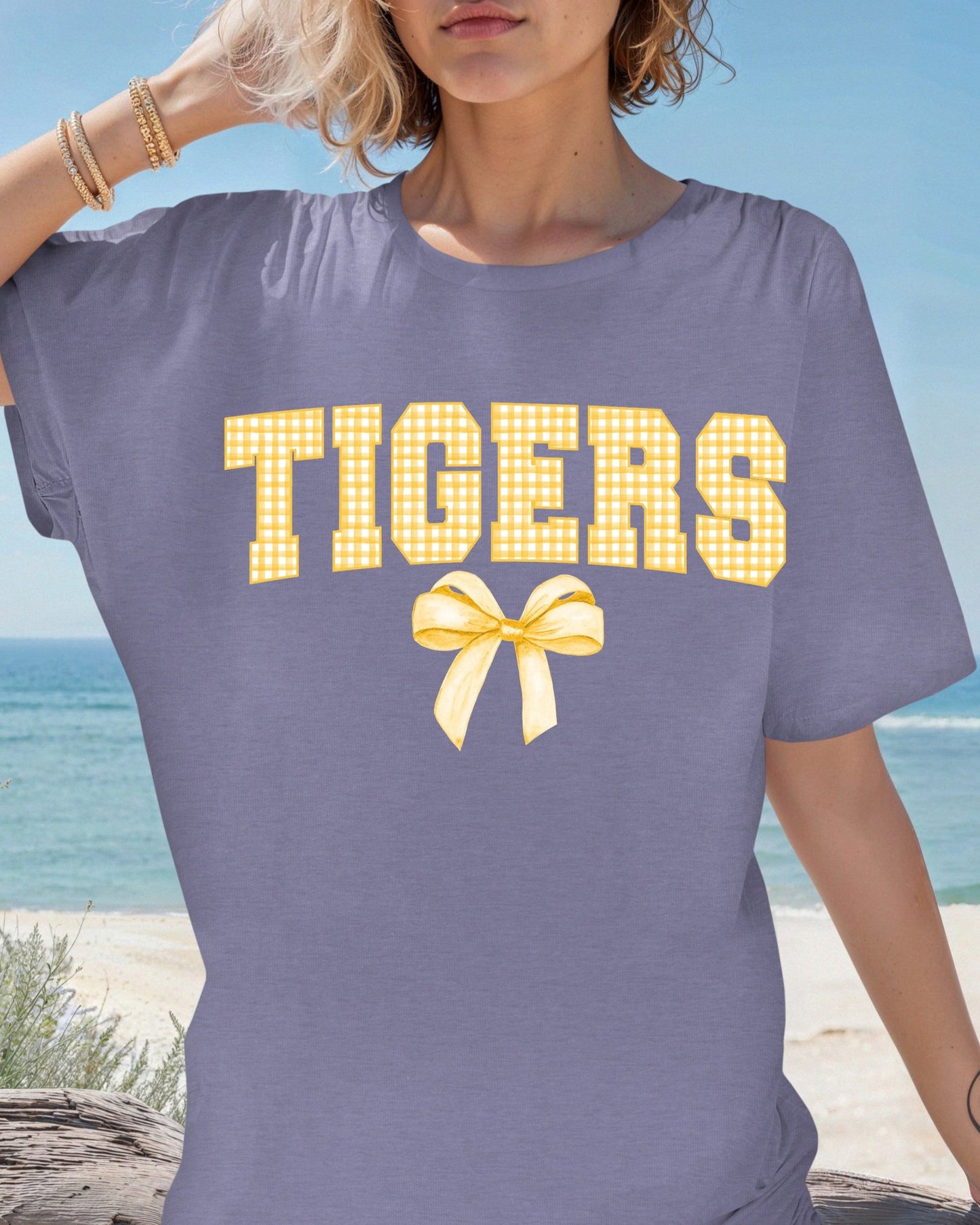 Tigers Gingham Bow Adult Lav. Tee