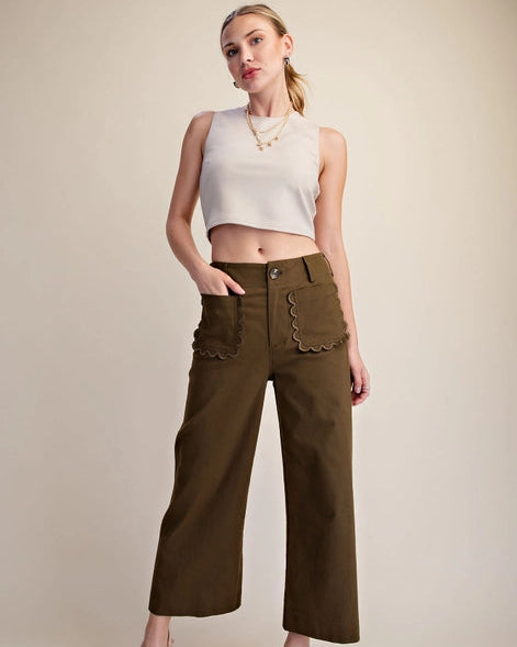 Cropped Scalloped Pocket Pant