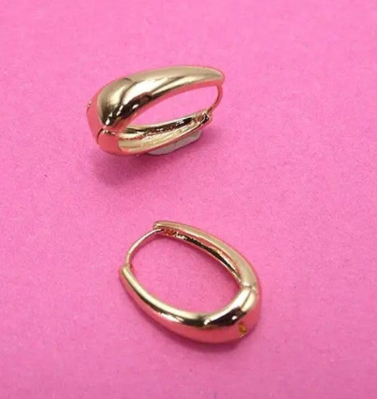 Oval chunky Huggie Hoop Earrings